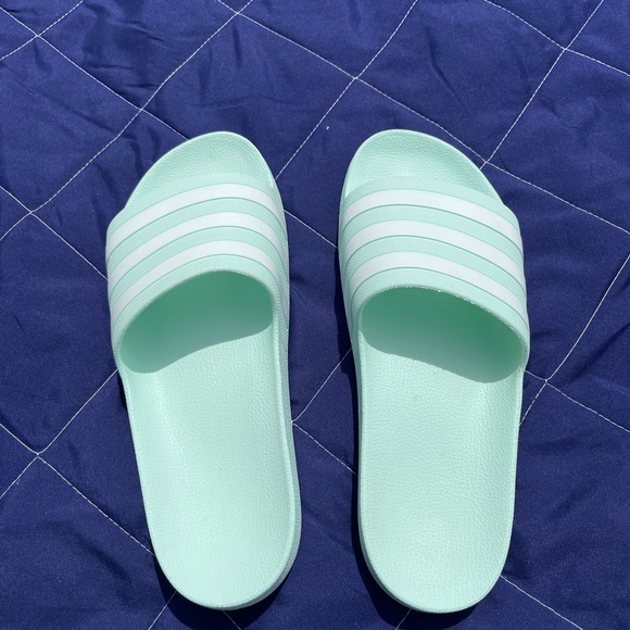 Adidas women’s size 9 slides - Picture 2 of 5